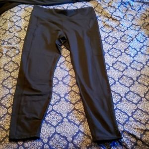 3/4 length fabletics leggings large